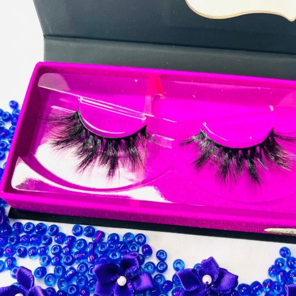 Faux Mink Pink Tip lashes - Picture 2 of 4